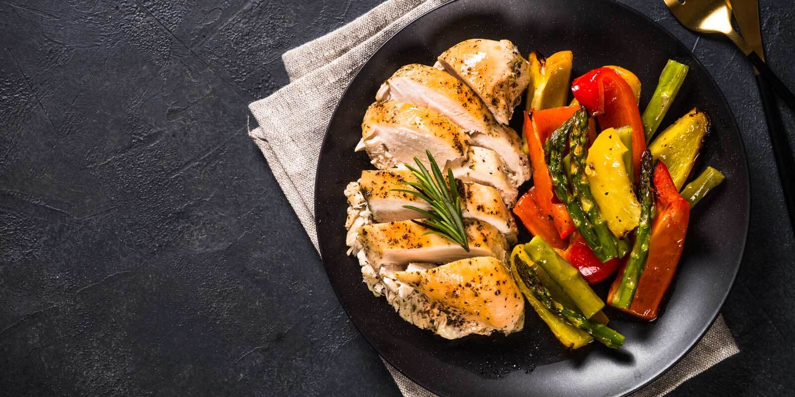 Ofengemüse mit Hähnchenbrustfilet - VitalBodyPLUS.de