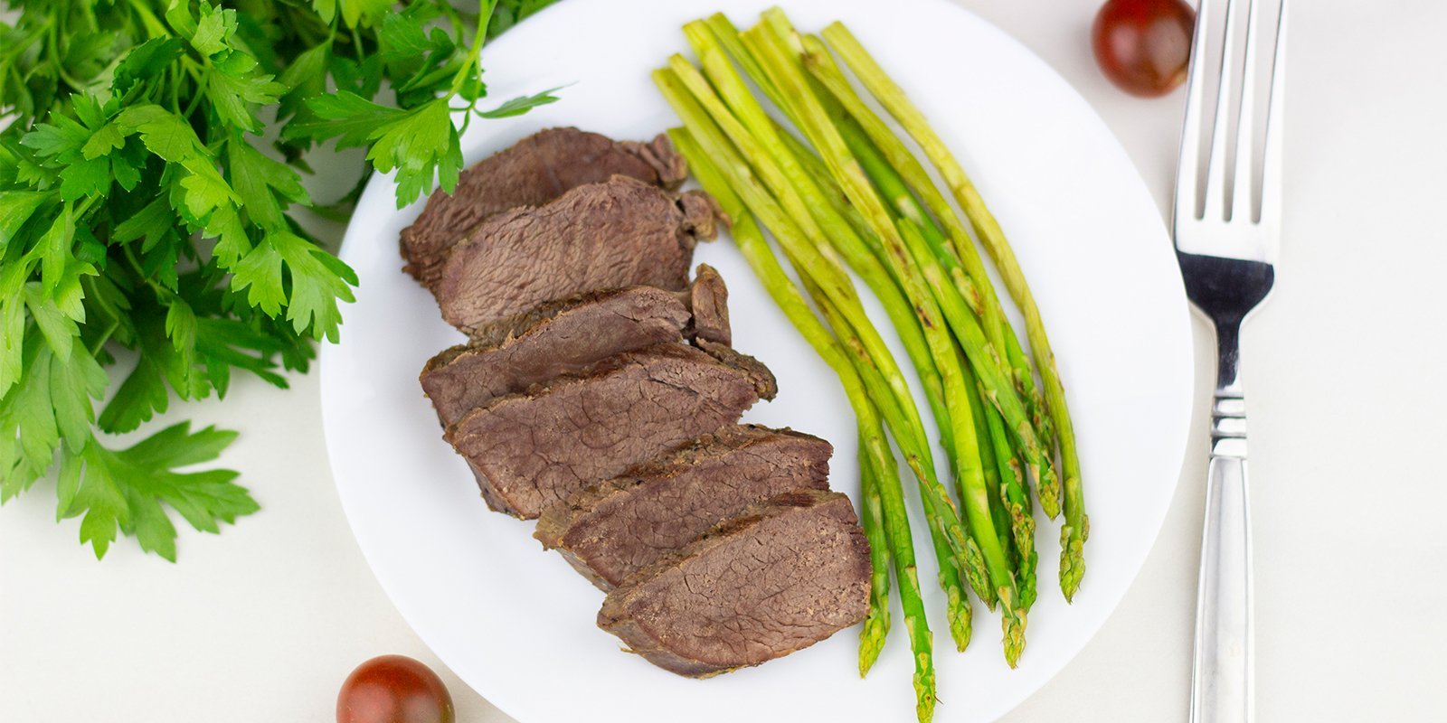 Saftiges Roastbeef mit Spargel - VitalBodyPLUS.de