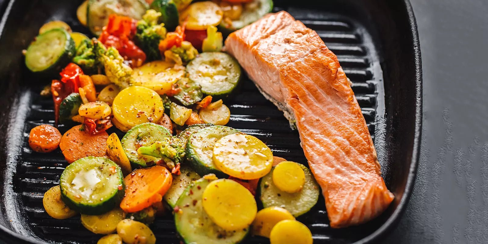 Gemüsepfanne mit Wildlachs - VitalBodyPLUS.de