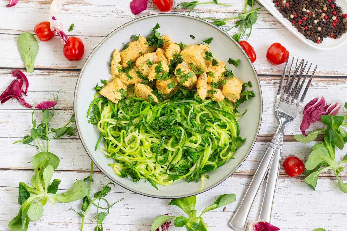 Hähnchenschnetzel mit Zitronen-Sahne-Soße - VitalBodyPLUS.de