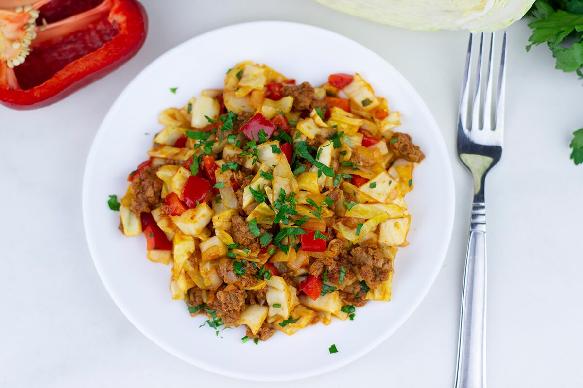 Vegane Hackfleischpfanne mit Kohl - VitalBodyPLUS.de