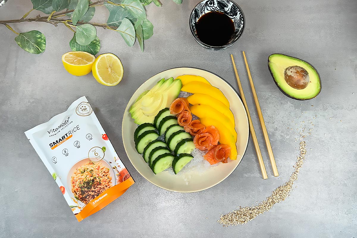 Frische SmartRice Bowl mit Lachs