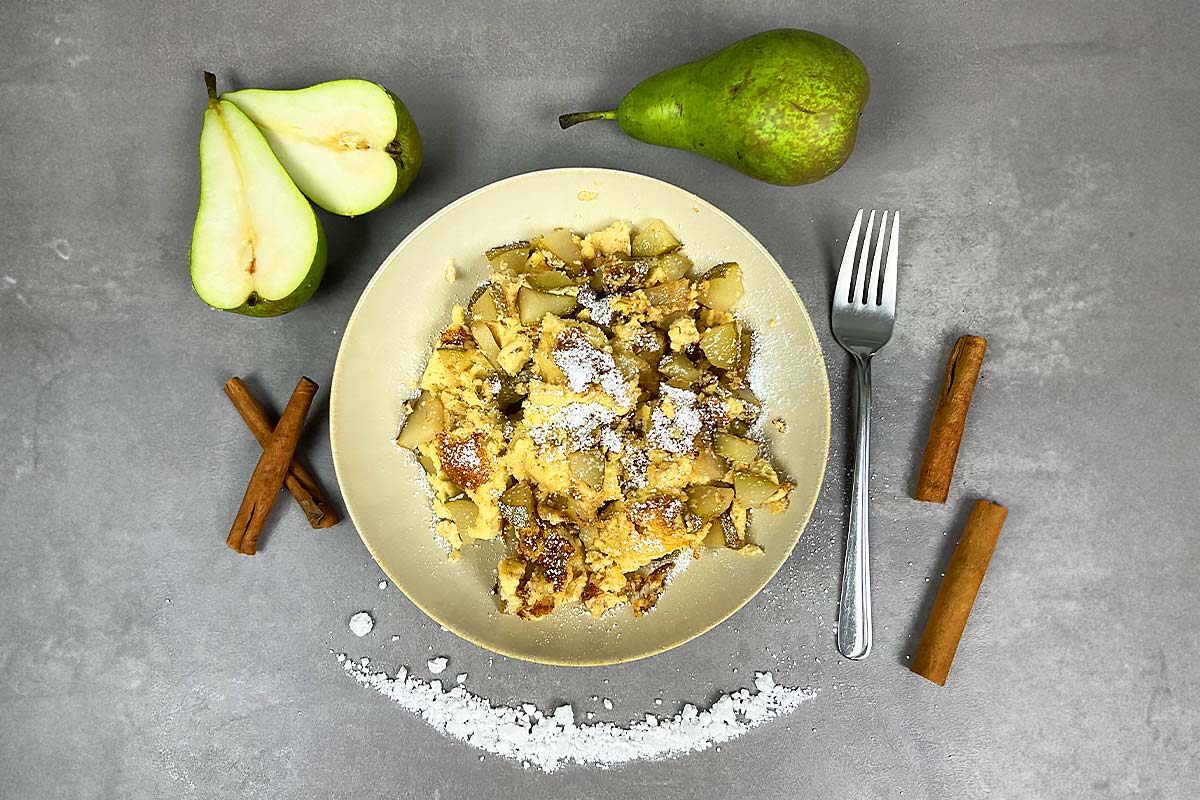 Fluffiger Protein Kaiserschmarrn mit Birne - VitalBodyPLUS.de