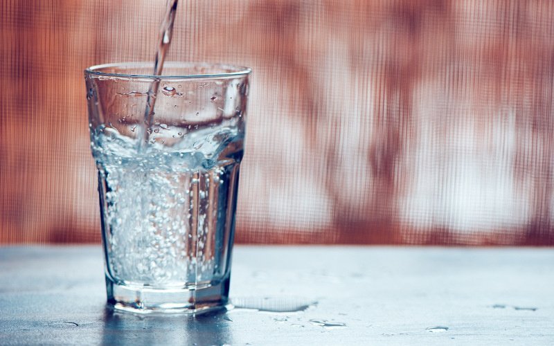 Stilles Wasser oder Sprudelwasser: der Unterschied im Check