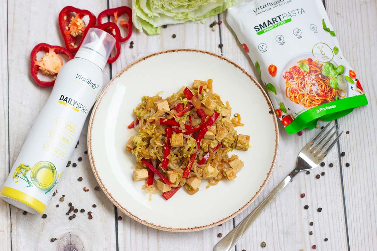 Kalorienarme Asiapfanne mit SmartPasta - VitalBodyPLUS.de