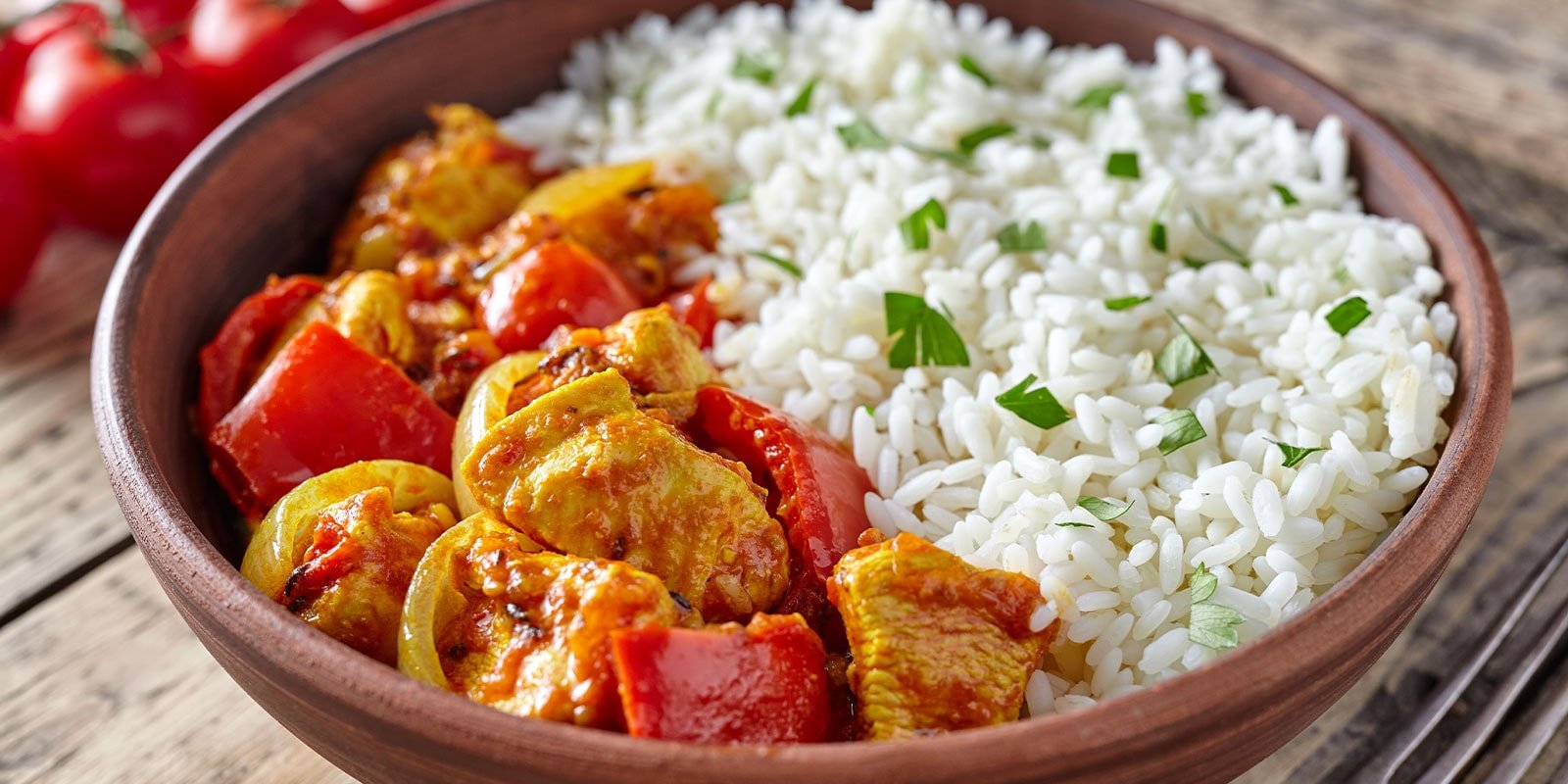 Hähnchen in Paprika-Kokos Sauce mit Reis - VitalBodyPLUS.de