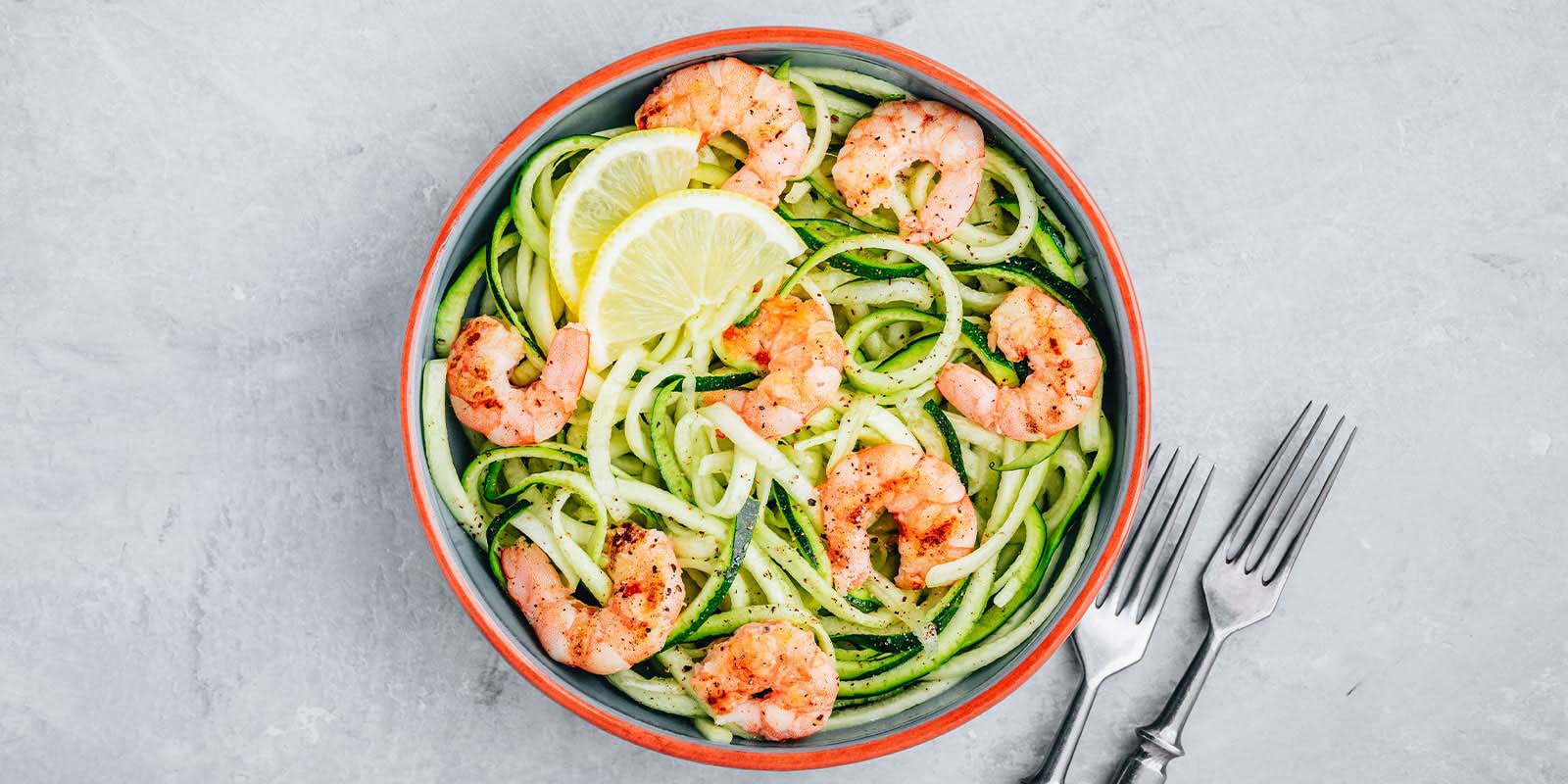 Zucchini Spaghetti mit Garnelen - VitalBodyPLUS.de