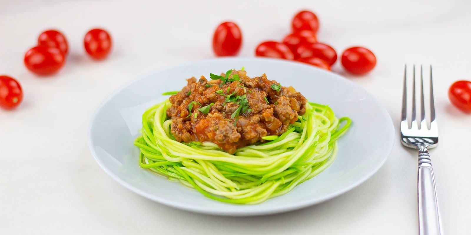 Zucchini-Spaghetti mit Tatar - VitalBodyPLUS.de