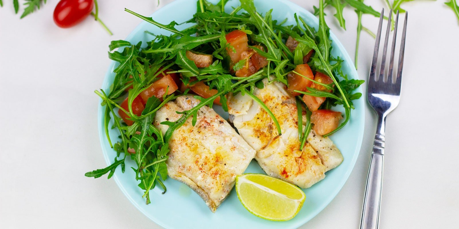 Gebratenes Fischfilet mit Tomate und Rucola - VitalBodyPLUS.de