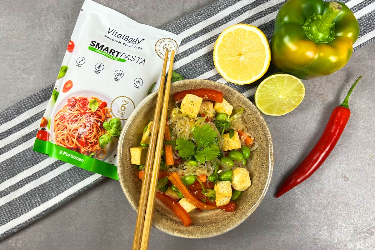 Erfrischender Asia-Salat mit SmartPasta - VitalBodyPLUS.de