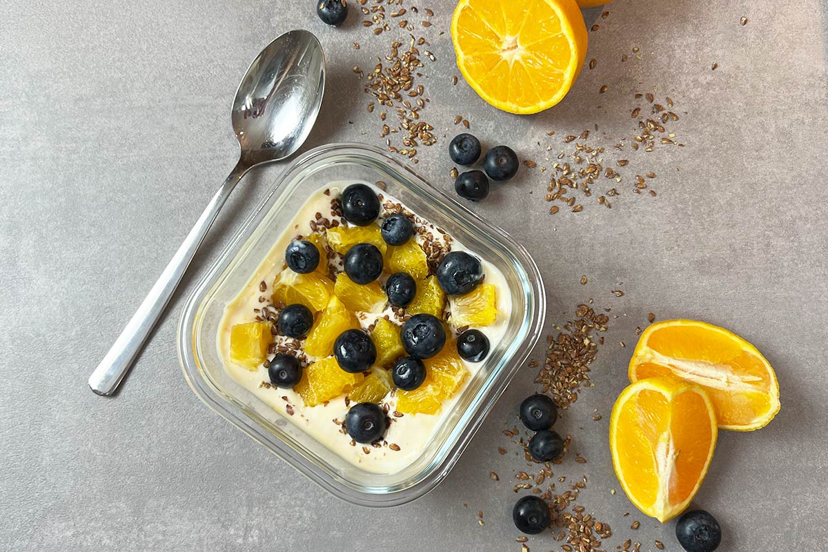 Leckere Quarkbowl mit Leinsamen - VitalBodyPLUS.de