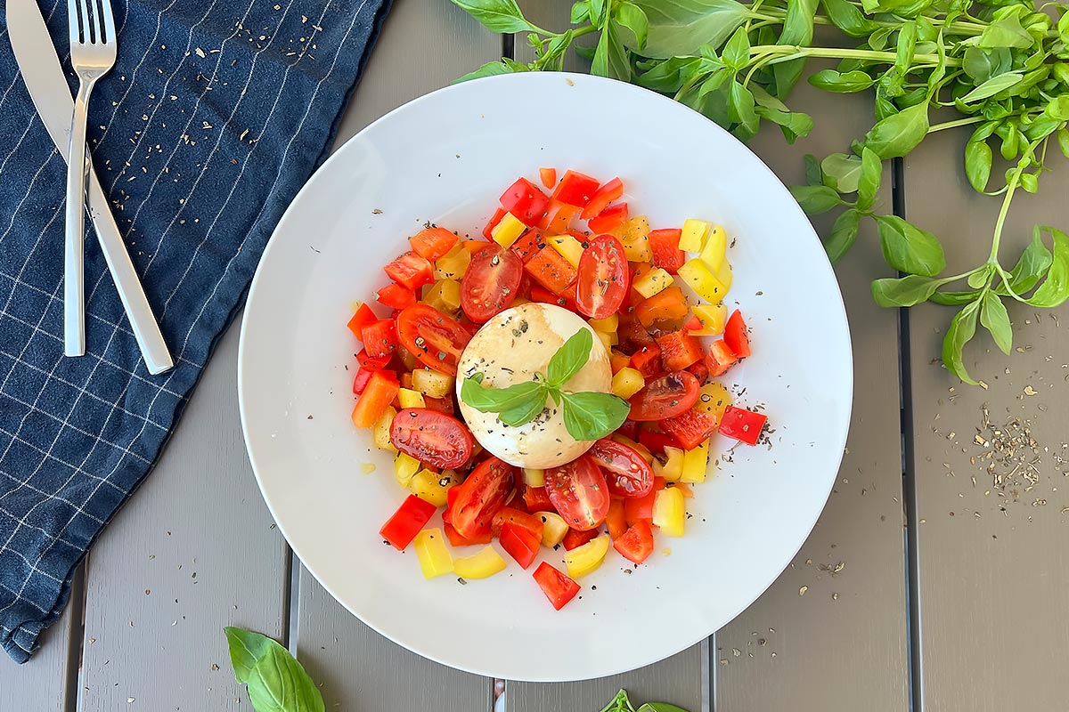 Magdas Burrata Salat - VitalBodyPLUS.de