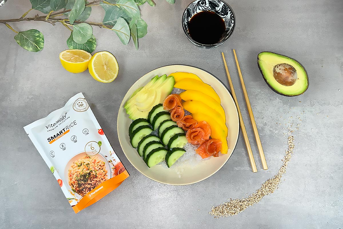 Frische SmartRice Bowl mit Lachs - VitalBodyPLUS.de