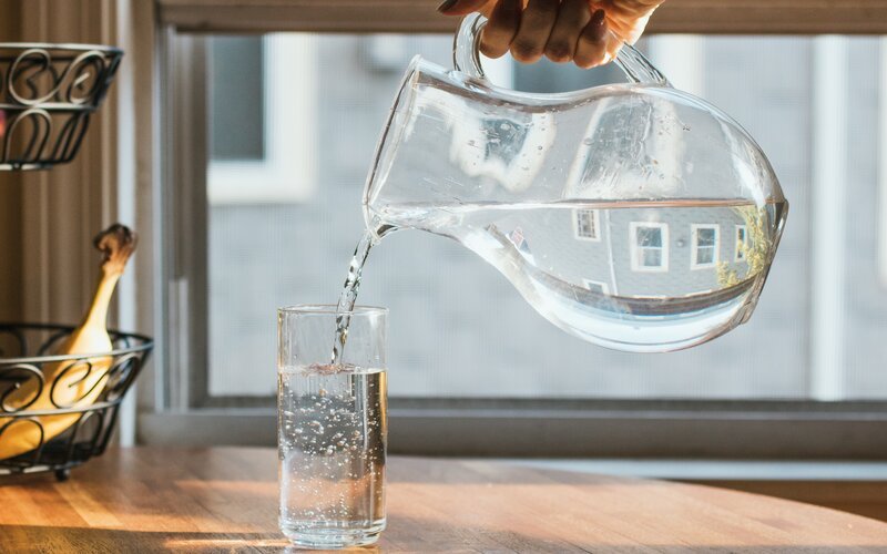 Wasser trinken: 10 Gründe, warum dies so wichtig ist - VitalBodyPLUS.de
