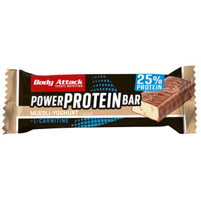 Power Protein Bar Muesli-Yoghurt mit weißem Hintergrund 