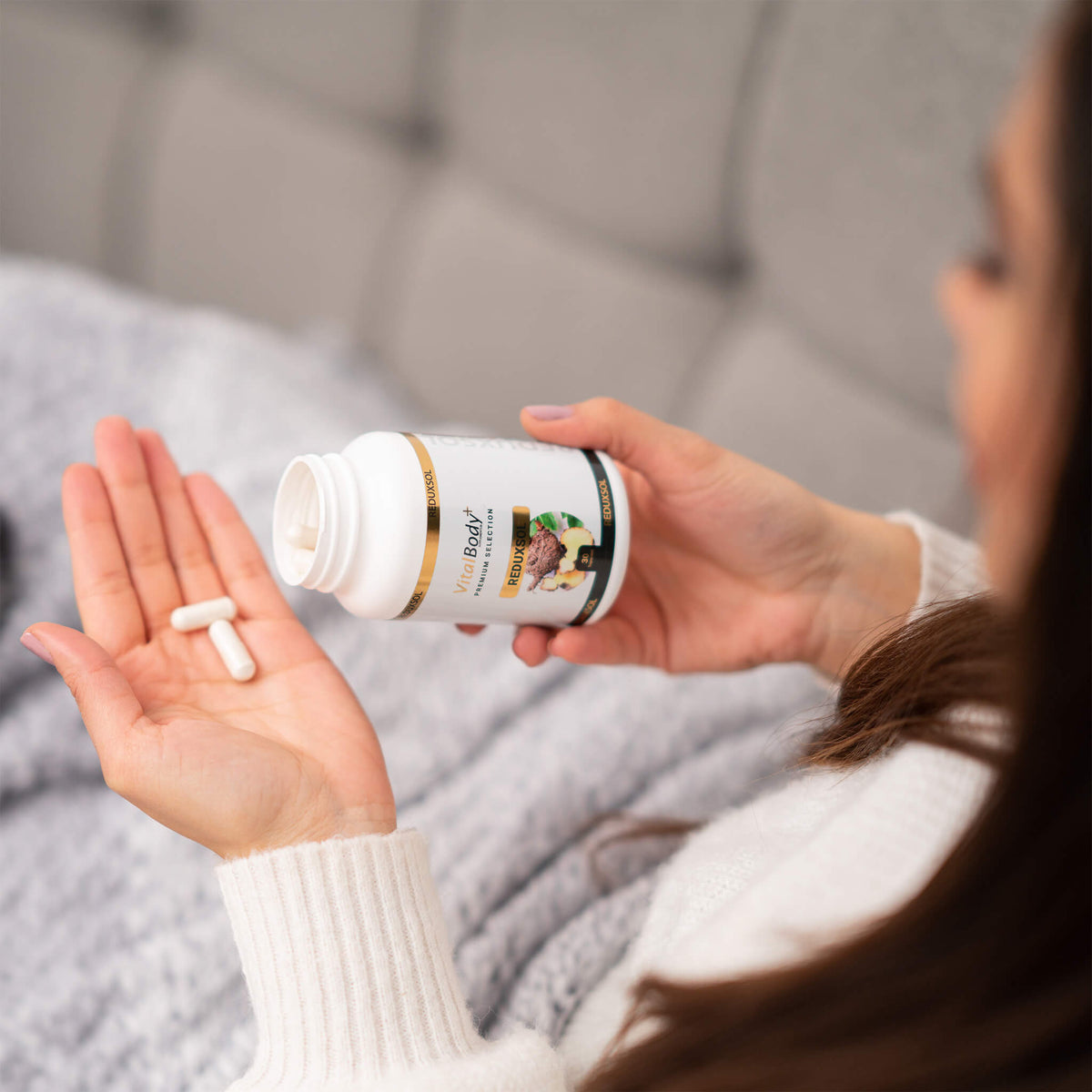 Reduxsol von VitalBodyPLUS in einer Frauenhand